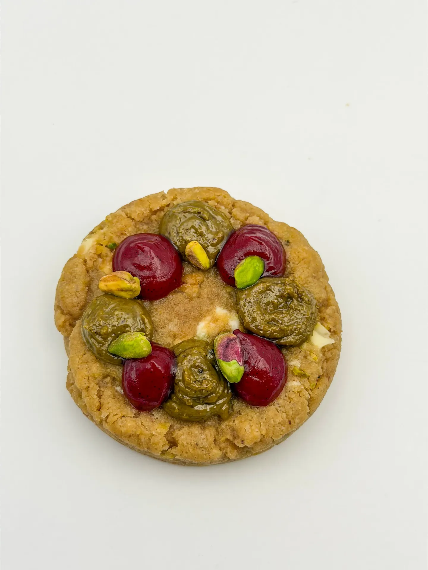 Raspberry and pistachio cookie