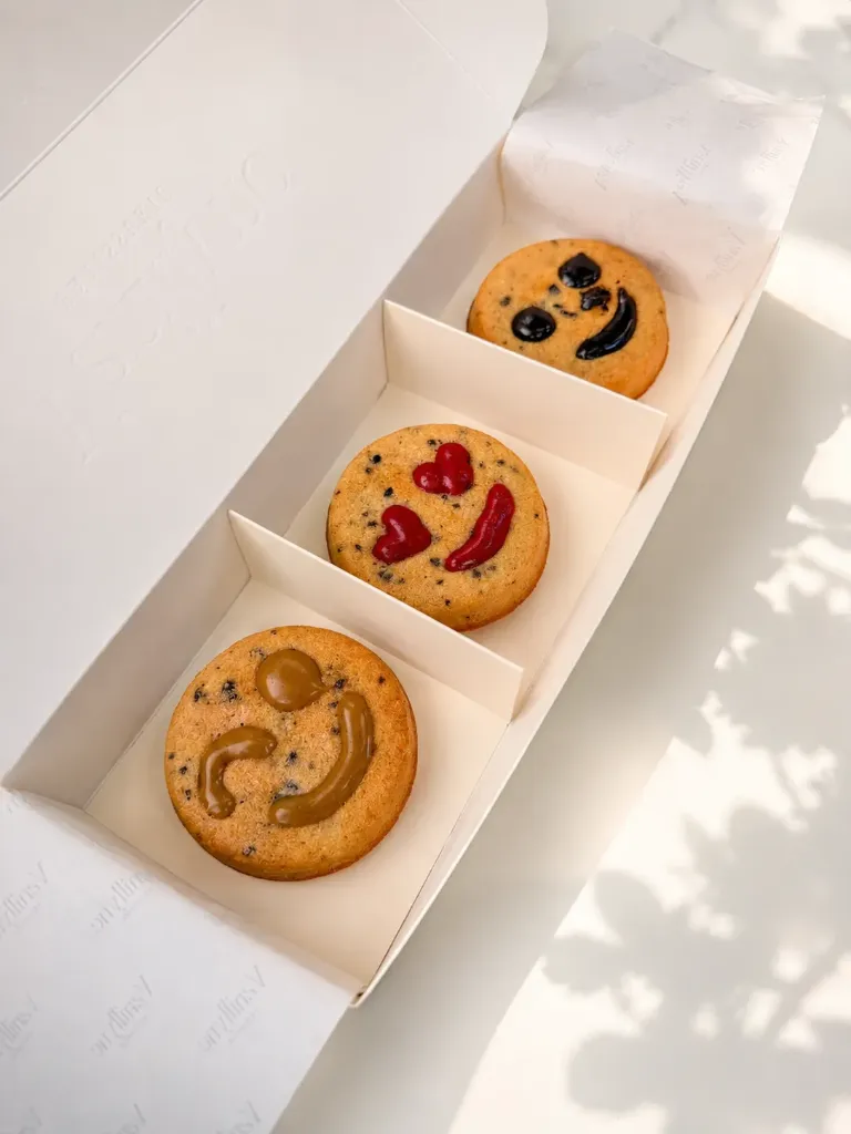 Emoji cake
